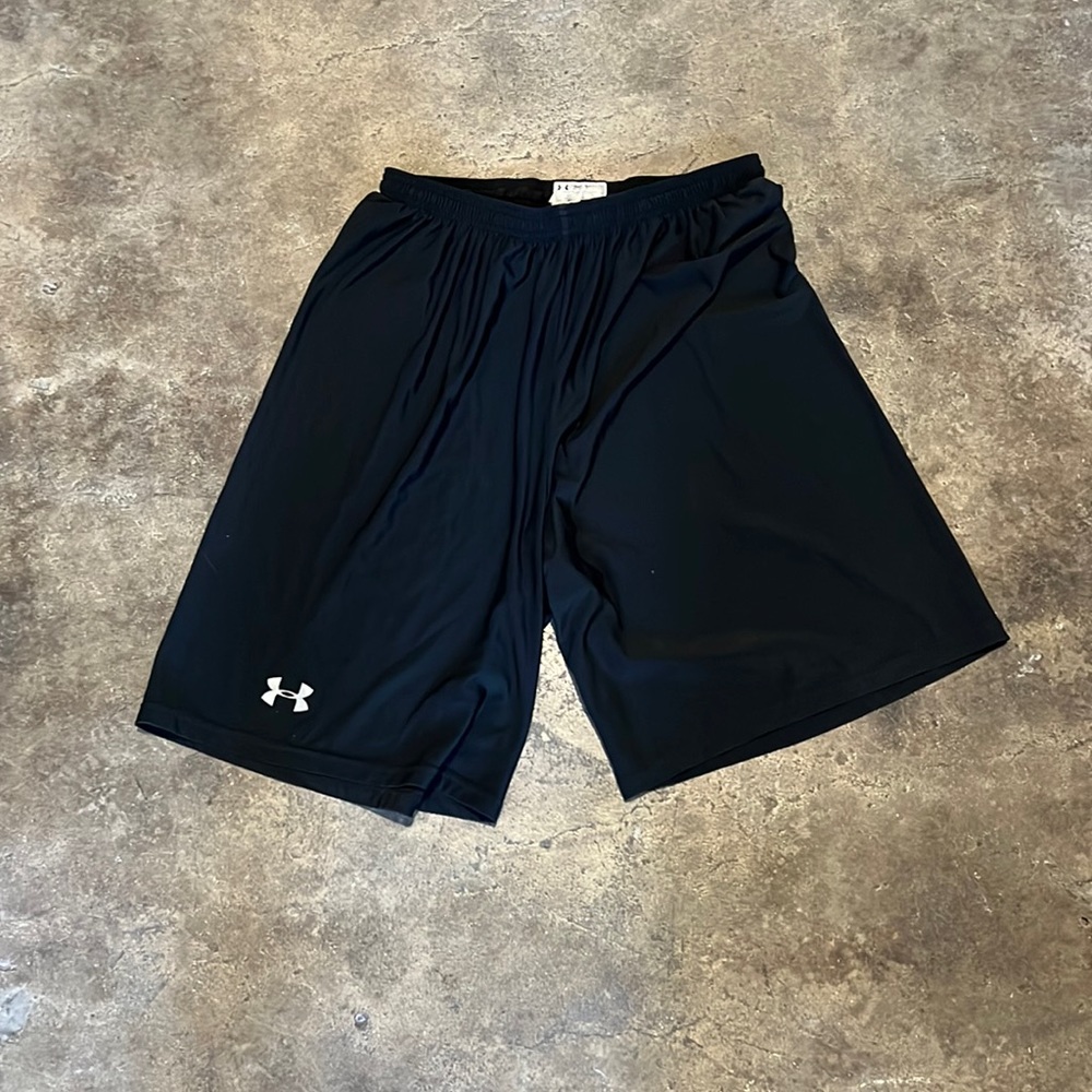 Under Armour men’s basketball team short, medium